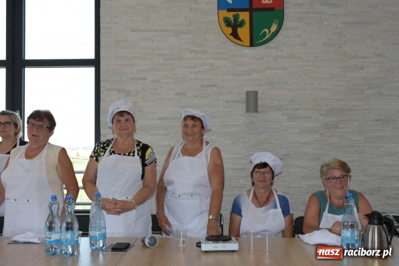 Zdjęcie w galerii na portalu naszraciborz.pl: Gotował dla szejka i na diamentowy jubileusz królowej Elżbiety. Wczoraj odwiedził Rudyszwałd wiadomości z regionu