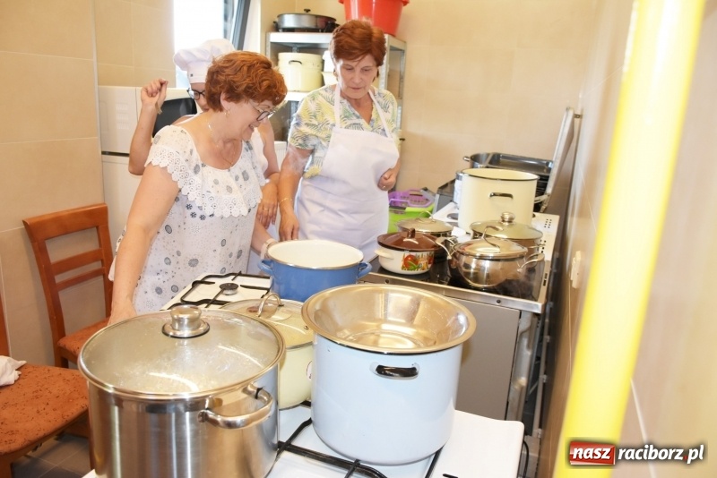 Zdjęcie w galerii na portalu naszraciborz.pl: Gotował dla szejka i na diamentowy jubileusz królowej Elżbiety. Wczoraj odwiedził Rudyszwałd wiadomości z regionu