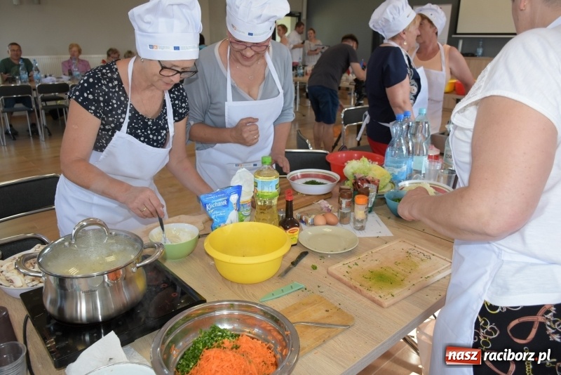 Zdjęcie w galerii na portalu naszraciborz.pl: Gotował dla szejka i na diamentowy jubileusz królowej Elżbiety. Wczoraj odwiedził Rudyszwałd wiadomości z regionu