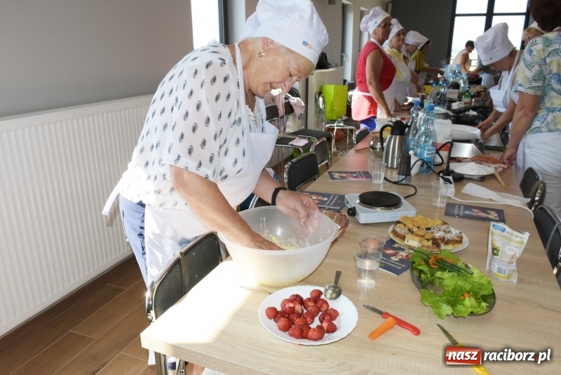 Zdjęcie w galerii na portalu naszraciborz.pl: Gotował dla szejka i na diamentowy jubileusz królowej Elżbiety. Wczoraj odwiedził Rudyszwałd wiadomości z regionu