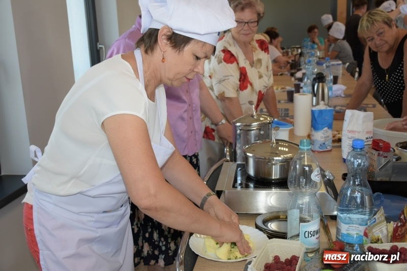Zdjęcie w galerii na portalu naszraciborz.pl: Gotował dla szejka i na diamentowy jubileusz królowej Elżbiety. Wczoraj odwiedził Rudyszwałd wiadomości z regionu