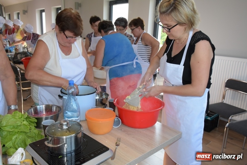 Zdjęcie w galerii na portalu naszraciborz.pl: Gotował dla szejka i na diamentowy jubileusz królowej Elżbiety. Wczoraj odwiedził Rudyszwałd wiadomości z regionu