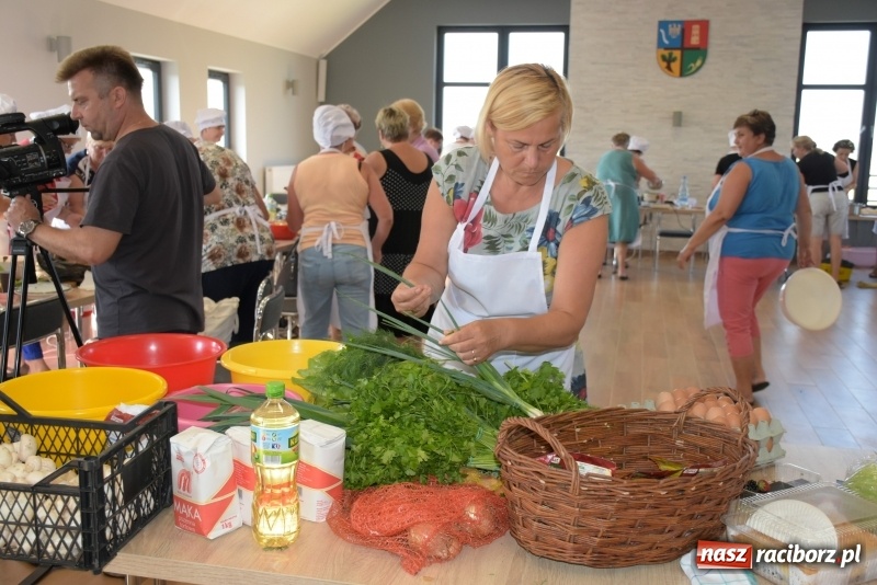 Zdjęcie w galerii na portalu naszraciborz.pl: Gotował dla szejka i na diamentowy jubileusz królowej Elżbiety. Wczoraj odwiedził Rudyszwałd wiadomości z regionu
