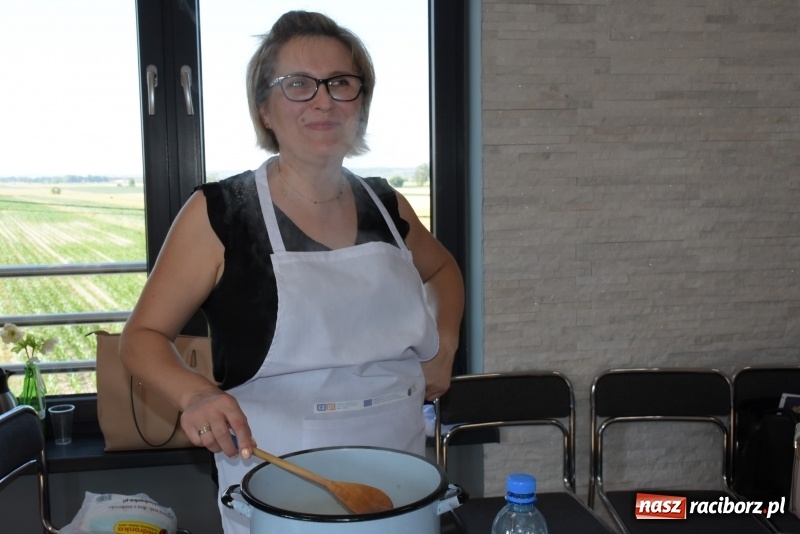 Zdjęcie w galerii na portalu naszraciborz.pl: Gotował dla szejka i na diamentowy jubileusz królowej Elżbiety. Wczoraj odwiedził Rudyszwałd wiadomości z regionu