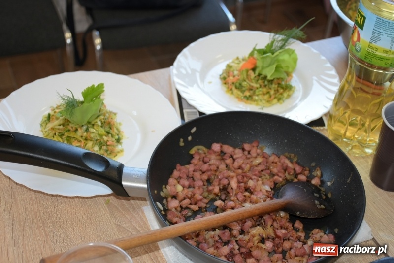 Zdjęcie w galerii na portalu naszraciborz.pl: Gotował dla szejka i na diamentowy jubileusz królowej Elżbiety. Wczoraj odwiedził Rudyszwałd wiadomości z regionu