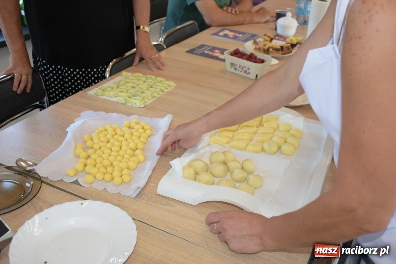 Zdjęcie w galerii na portalu naszraciborz.pl: Gotował dla szejka i na diamentowy jubileusz królowej Elżbiety. Wczoraj odwiedził Rudyszwałd wiadomości z regionu
