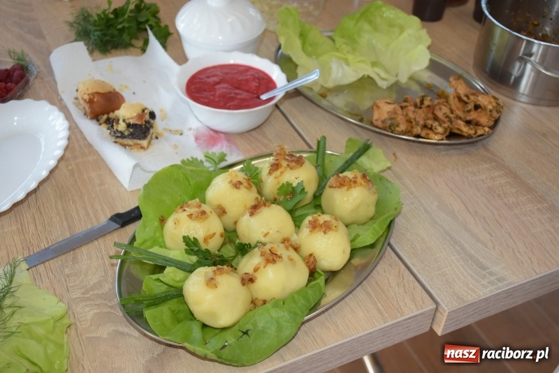 Zdjęcie w galerii na portalu naszraciborz.pl: Gotował dla szejka i na diamentowy jubileusz królowej Elżbiety. Wczoraj odwiedził Rudyszwałd wiadomości z regionu