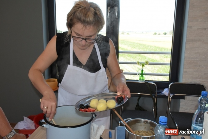 Zdjęcie w galerii na portalu naszraciborz.pl: Gotował dla szejka i na diamentowy jubileusz królowej Elżbiety. Wczoraj odwiedził Rudyszwałd wiadomości z regionu