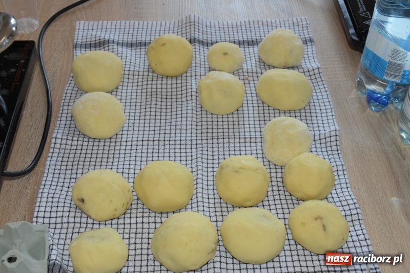 Zdjęcie w galerii na portalu naszraciborz.pl: Gotował dla szejka i na diamentowy jubileusz królowej Elżbiety. Wczoraj odwiedził Rudyszwałd wiadomości z regionu