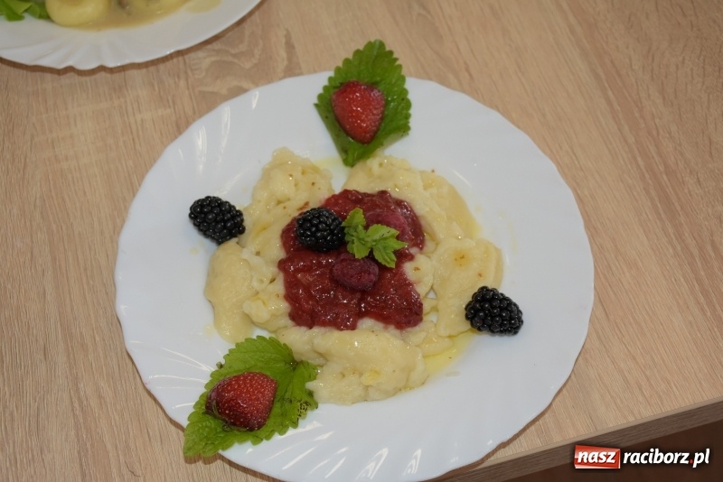 Zdjęcie w galerii na portalu naszraciborz.pl: Gotował dla szejka i na diamentowy jubileusz królowej Elżbiety. Wczoraj odwiedził Rudyszwałd wiadomości z regionu