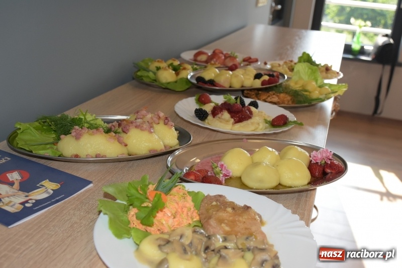 Zdjęcie w galerii na portalu naszraciborz.pl: Gotował dla szejka i na diamentowy jubileusz królowej Elżbiety. Wczoraj odwiedził Rudyszwałd wiadomości z regionu