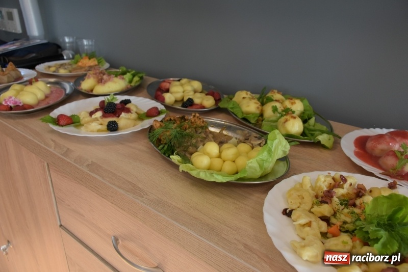 Zdjęcie w galerii na portalu naszraciborz.pl: Gotował dla szejka i na diamentowy jubileusz królowej Elżbiety. Wczoraj odwiedził Rudyszwałd wiadomości z regionu