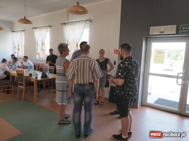 Zdjęcie w galerii na portalu naszraciborz.pl: Przyszli architekci z PWSZ inwentaryzują zabytki sakralne gminy Rudnik wiadomości z regionu