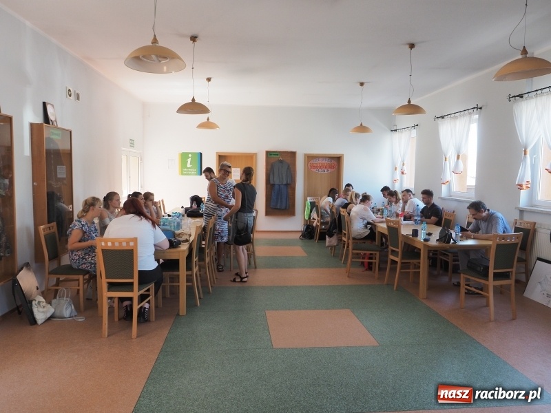 Zdjęcie w galerii na portalu naszraciborz.pl: Przyszli architekci z PWSZ inwentaryzują zabytki sakralne gminy Rudnik wiadomości z regionu