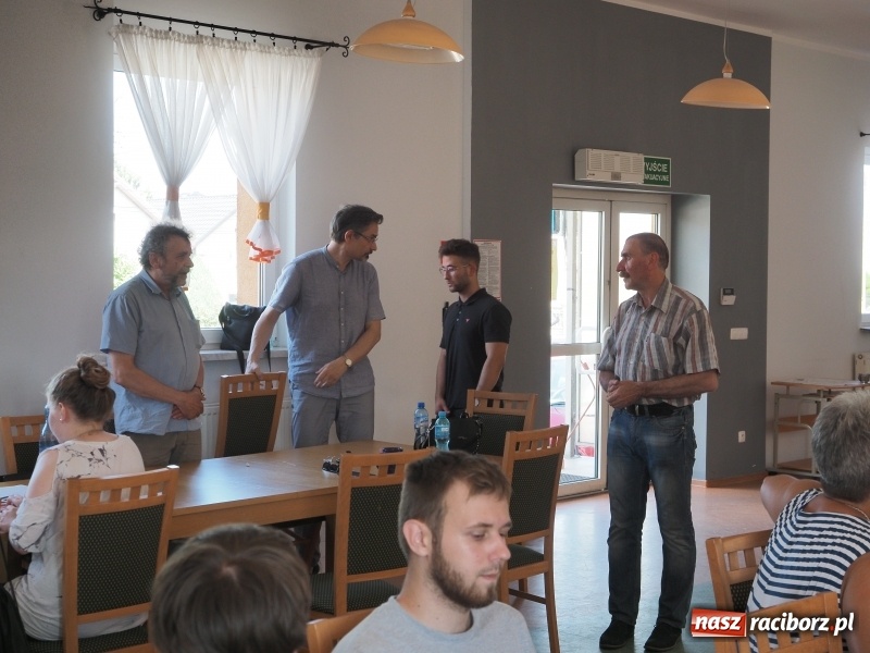 Zdjęcie w galerii na portalu naszraciborz.pl: Przyszli architekci z PWSZ inwentaryzują zabytki sakralne gminy Rudnik wiadomości z regionu