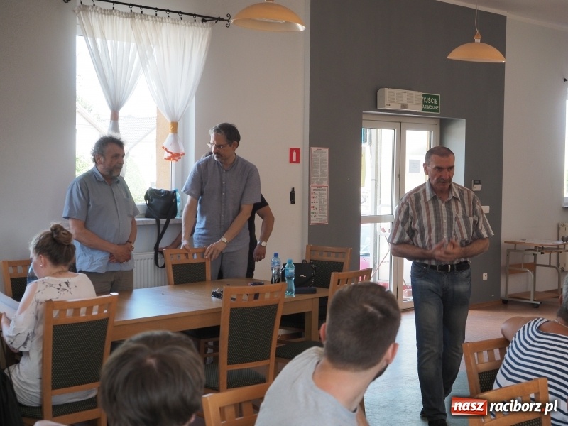 Zdjęcie w galerii na portalu naszraciborz.pl: Przyszli architekci z PWSZ inwentaryzują zabytki sakralne gminy Rudnik wiadomości z regionu