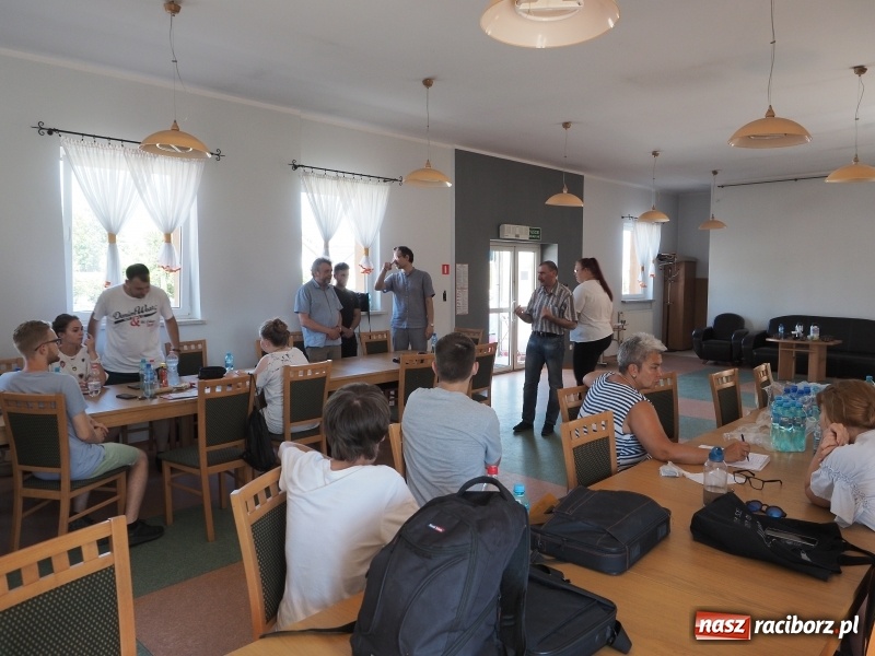 Zdjęcie w galerii na portalu naszraciborz.pl: Przyszli architekci z PWSZ inwentaryzują zabytki sakralne gminy Rudnik wiadomości z regionu