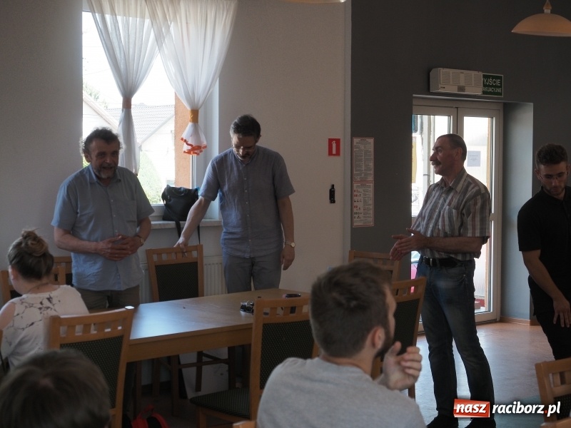 Zdjęcie w galerii na portalu naszraciborz.pl: Przyszli architekci z PWSZ inwentaryzują zabytki sakralne gminy Rudnik wiadomości z regionu