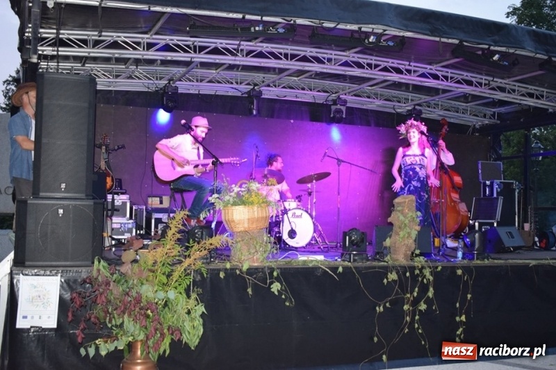 Zdjęcie w galerii na portalu naszraciborz.pl: Wianki w Rudzie, czyli I Noc Świętojańska w Kuźni Raciborskiej wiadomości z regionu