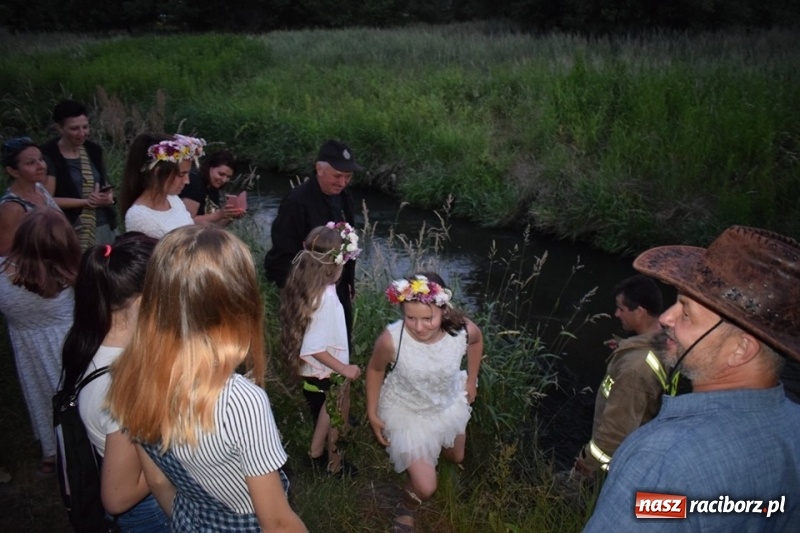 Zdjęcie w galerii na portalu naszraciborz.pl: Wianki w Rudzie, czyli I Noc Świętojańska w Kuźni Raciborskiej wiadomości z regionu