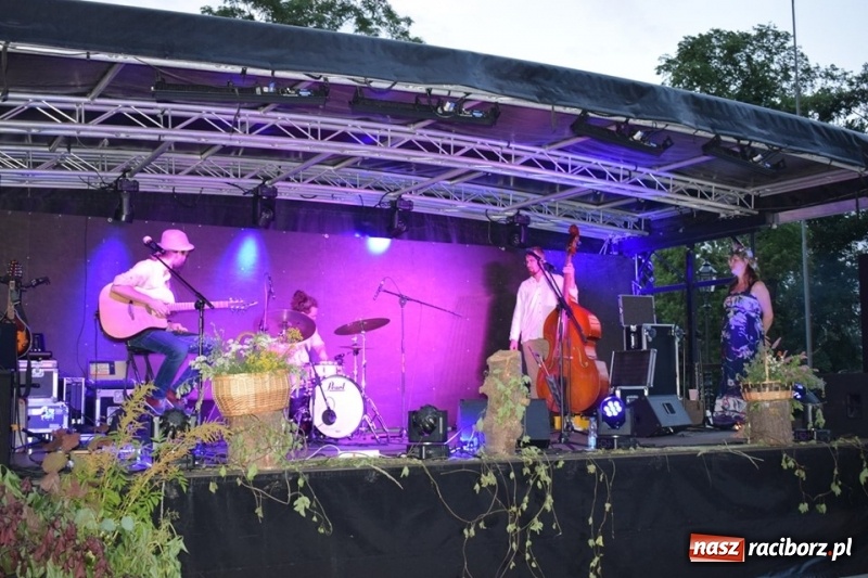 Zdjęcie w galerii na portalu naszraciborz.pl: Wianki w Rudzie, czyli I Noc Świętojańska w Kuźni Raciborskiej wiadomości z regionu