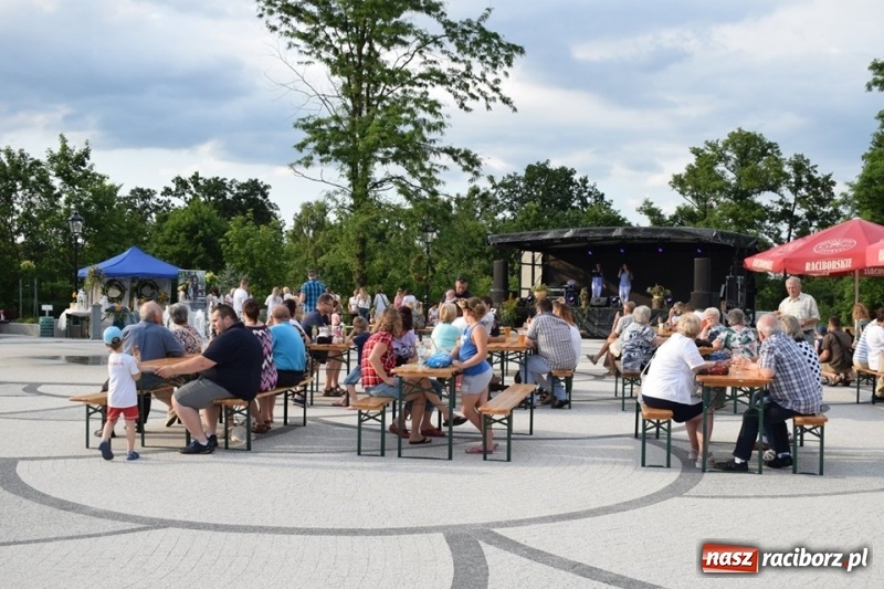 Zdjęcie w galerii na portalu naszraciborz.pl: Wianki w Rudzie, czyli I Noc Świętojańska w Kuźni Raciborskiej wiadomości z regionu