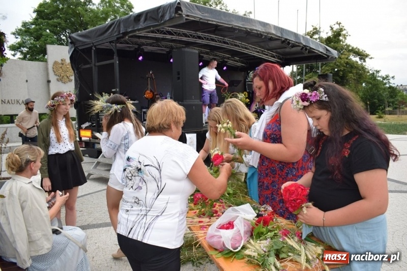 Zdjęcie w galerii na portalu naszraciborz.pl: Wianki w Rudzie, czyli I Noc Świętojańska w Kuźni Raciborskiej wiadomości z regionu