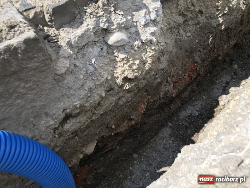Zdjęcie w galerii na portalu naszraciborz.pl: Archeolodzy odkryli na rynku fragment ratusza?  wiadomości z regionu