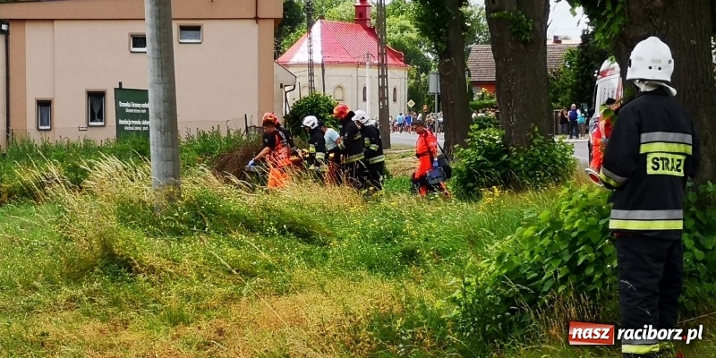 Zdjęcie w galerii na portalu naszraciborz.pl: Wypadek w Krzanowicach. Lądował śmigłowiec LPR [FOTO i WIDEO] wiadomości z regionu