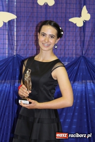 Zdjęcie w galerii na portalu naszraciborz.pl: Nagrody dla wyróżniających się absolwentów gminy Krzyżanowice  wiadomości z regionu