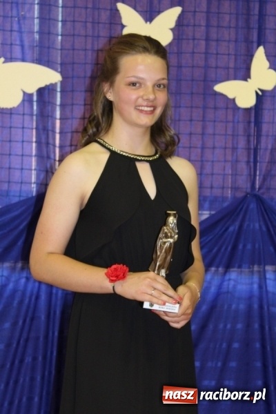 Zdjęcie w galerii na portalu naszraciborz.pl: Nagrody dla wyróżniających się absolwentów gminy Krzyżanowice  wiadomości z regionu