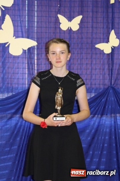 Zdjęcie w galerii na portalu naszraciborz.pl: Nagrody dla wyróżniających się absolwentów gminy Krzyżanowice  wiadomości z regionu