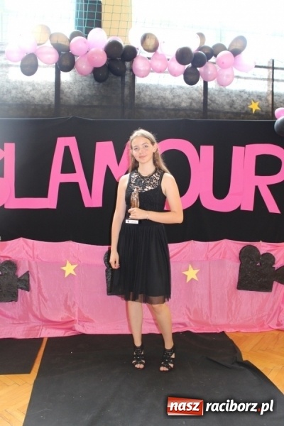 Zdjęcie w galerii na portalu naszraciborz.pl: Nagrody dla wyróżniających się absolwentów gminy Krzyżanowice  wiadomości z regionu