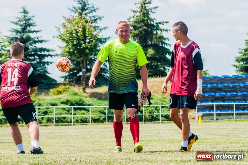 Zdjęcie w galerii na portalu naszraciborz.pl: W Pietrowicach Wielkich grali dla Arka [FOTO] wiadomości z regionu