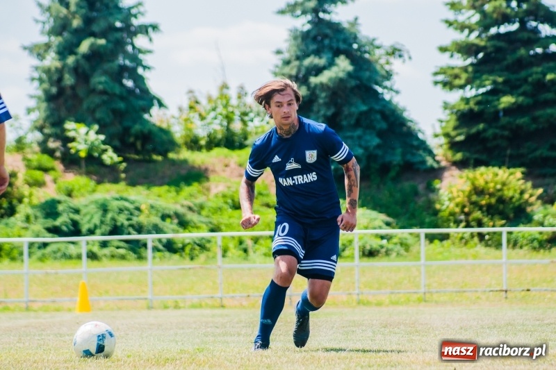 Zdjęcie w galerii na portalu naszraciborz.pl: W Pietrowicach Wielkich grali dla Arka [FOTO] wiadomości z regionu