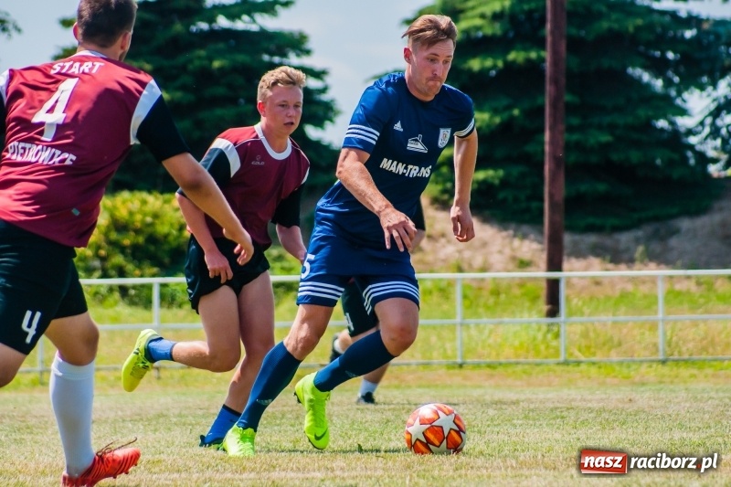 Zdjęcie w galerii na portalu naszraciborz.pl: W Pietrowicach Wielkich grali dla Arka [FOTO] wiadomości z regionu