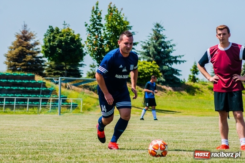 Zdjęcie w galerii na portalu naszraciborz.pl: W Pietrowicach Wielkich grali dla Arka [FOTO] wiadomości z regionu