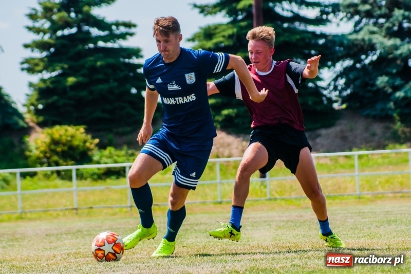 Zdjęcie w galerii na portalu naszraciborz.pl: W Pietrowicach Wielkich grali dla Arka [FOTO] wiadomości z regionu