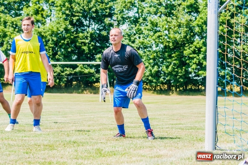 Zdjęcie w galerii na portalu naszraciborz.pl: W Pietrowicach Wielkich grali dla Arka [FOTO] wiadomości z regionu