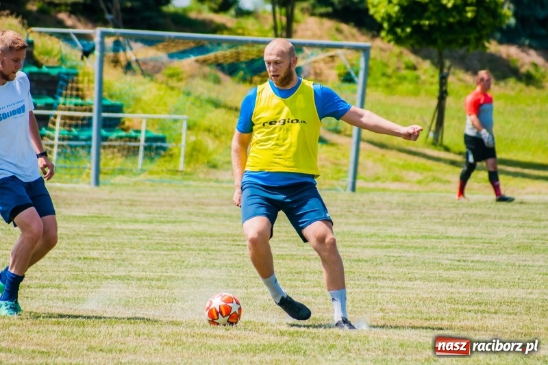 Zdjęcie w galerii na portalu naszraciborz.pl: W Pietrowicach Wielkich grali dla Arka [FOTO] wiadomości z regionu