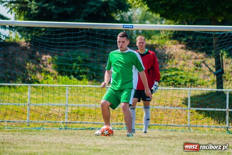 Zdjęcie w galerii na portalu naszraciborz.pl: W Pietrowicach Wielkich grali dla Arka [FOTO] wiadomości z regionu
