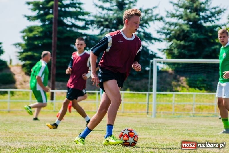 Zdjęcie w galerii na portalu naszraciborz.pl: W Pietrowicach Wielkich grali dla Arka [FOTO] wiadomości z regionu