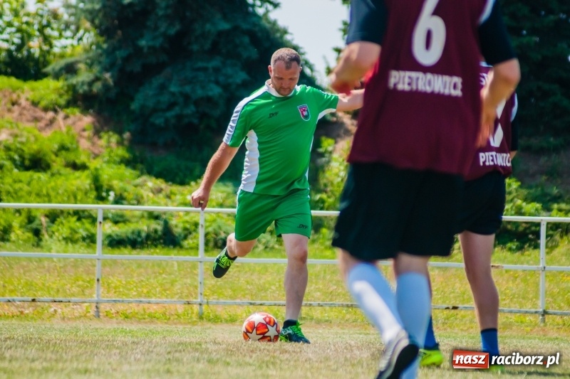 Zdjęcie w galerii na portalu naszraciborz.pl: W Pietrowicach Wielkich grali dla Arka [FOTO] wiadomości z regionu