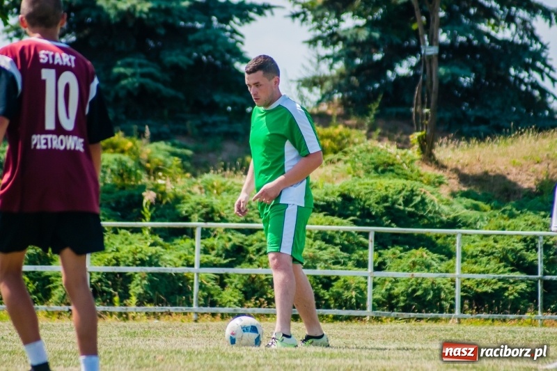 Zdjęcie w galerii na portalu naszraciborz.pl: W Pietrowicach Wielkich grali dla Arka [FOTO] wiadomości z regionu