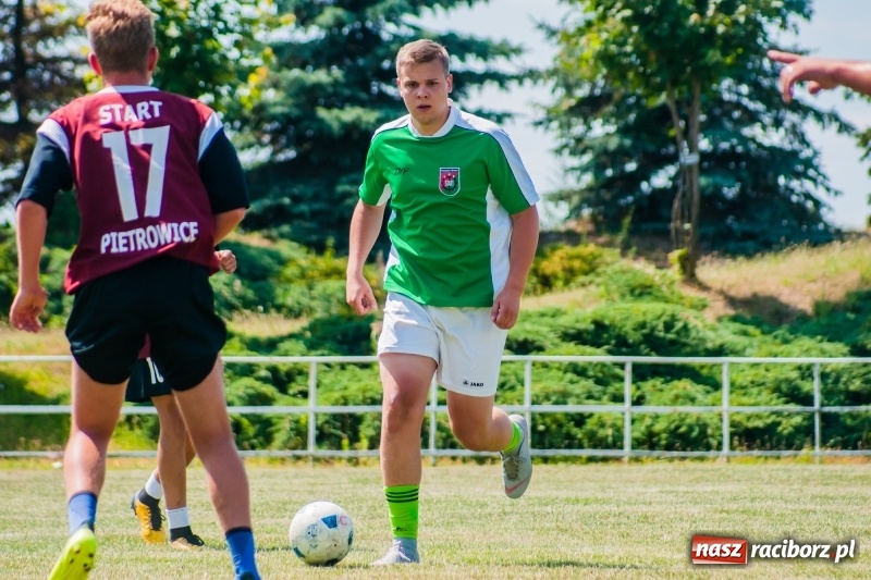 Zdjęcie w galerii na portalu naszraciborz.pl: W Pietrowicach Wielkich grali dla Arka [FOTO] wiadomości z regionu
