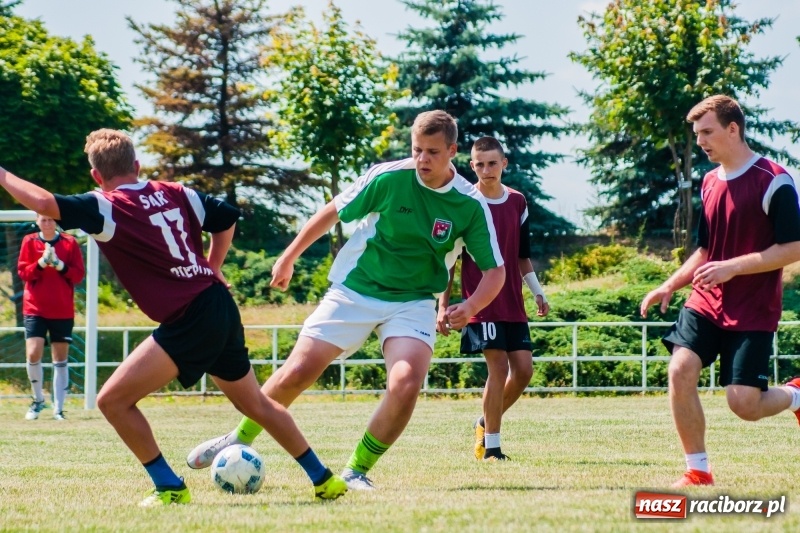 Zdjęcie w galerii na portalu naszraciborz.pl: W Pietrowicach Wielkich grali dla Arka [FOTO] wiadomości z regionu