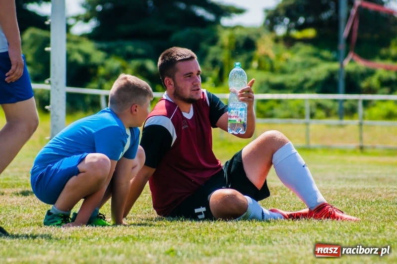 Zdjęcie w galerii na portalu naszraciborz.pl: W Pietrowicach Wielkich grali dla Arka [FOTO] wiadomości z regionu