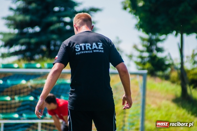 Zdjęcie w galerii na portalu naszraciborz.pl: W Pietrowicach Wielkich grali dla Arka [FOTO] wiadomości z regionu