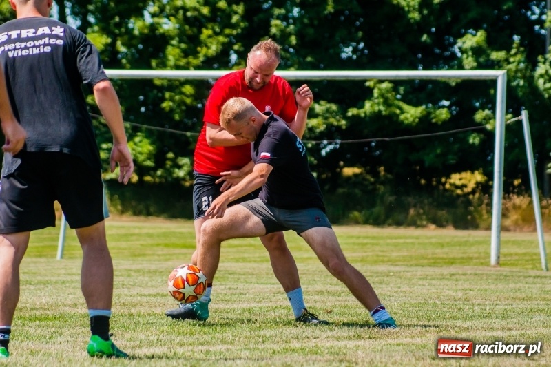 Zdjęcie w galerii na portalu naszraciborz.pl: W Pietrowicach Wielkich grali dla Arka [FOTO] wiadomości z regionu