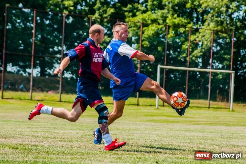 Zdjęcie w galerii na portalu naszraciborz.pl: W Pietrowicach Wielkich grali dla Arka [FOTO] wiadomości z regionu